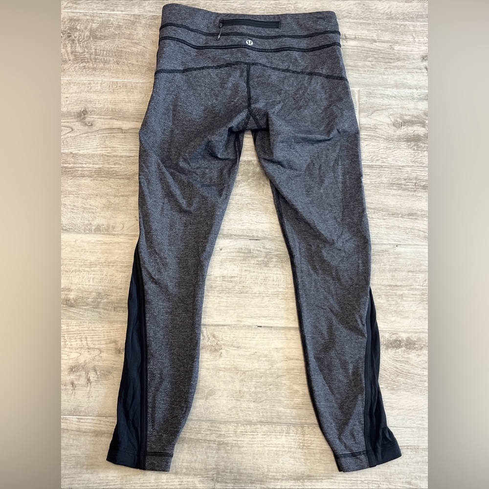Lululemon Run: Pace Tight Wee Stripe Black Gray Pockets Women’s Size 6 EUC